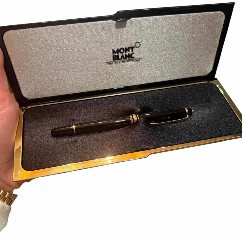 Vintage Montblanc Meisterstuck Black and Gold Pen
